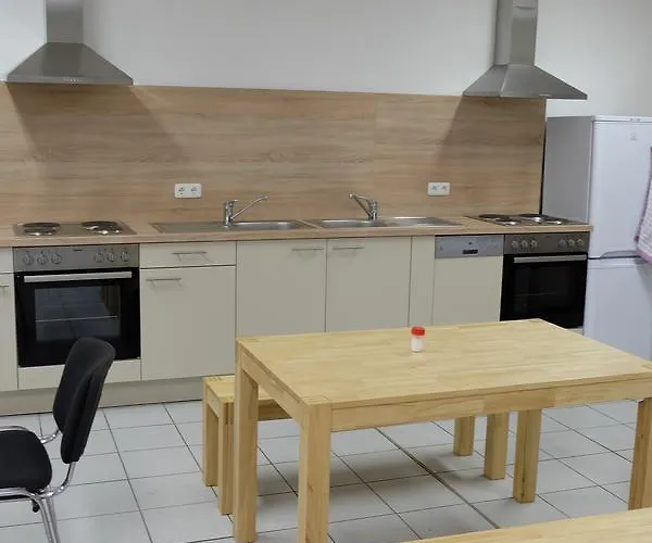 Montagehotel Bed & Steel فندق 2*